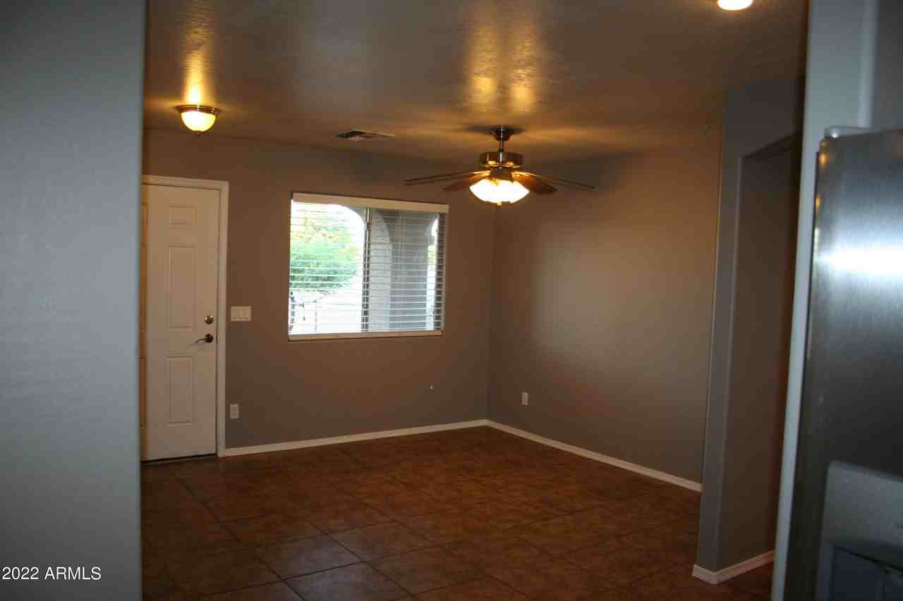 11207 W HOPI Street - Photo 7 of 50