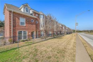 featured image of 305 Holleman Dr E #102