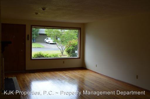 5426 SE Woodhaven St - Photo 2 of 33