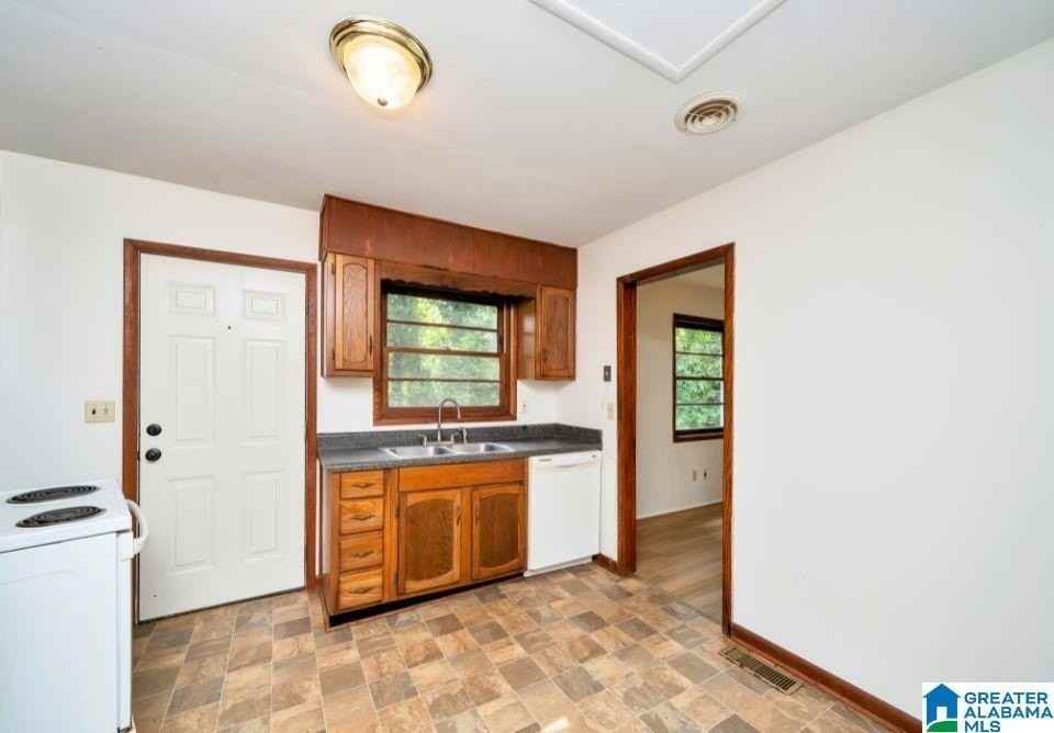 1321 Hatfield Ln - Photo 7 of 13