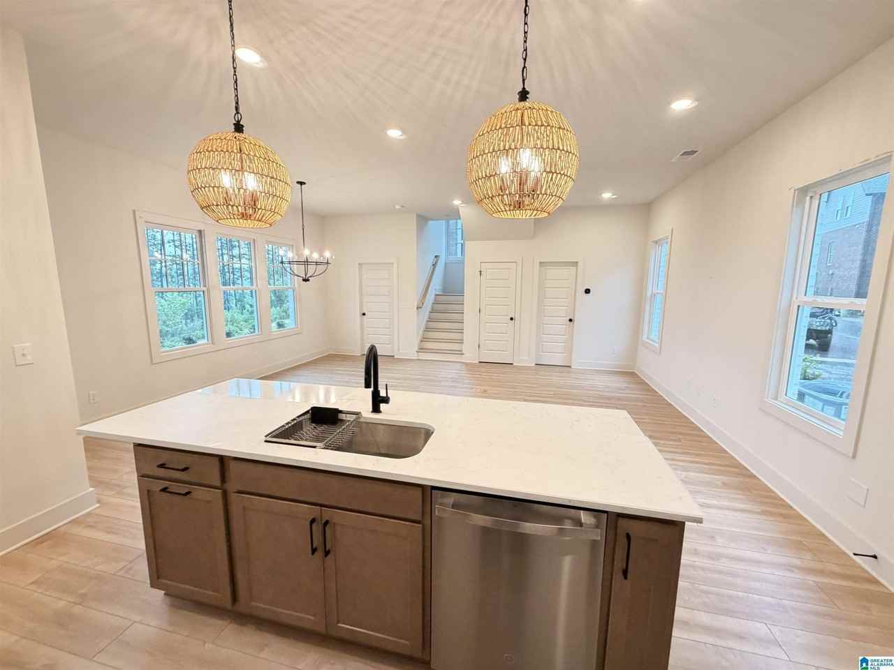 4739 Silas Ave - Photo 5 of 25
