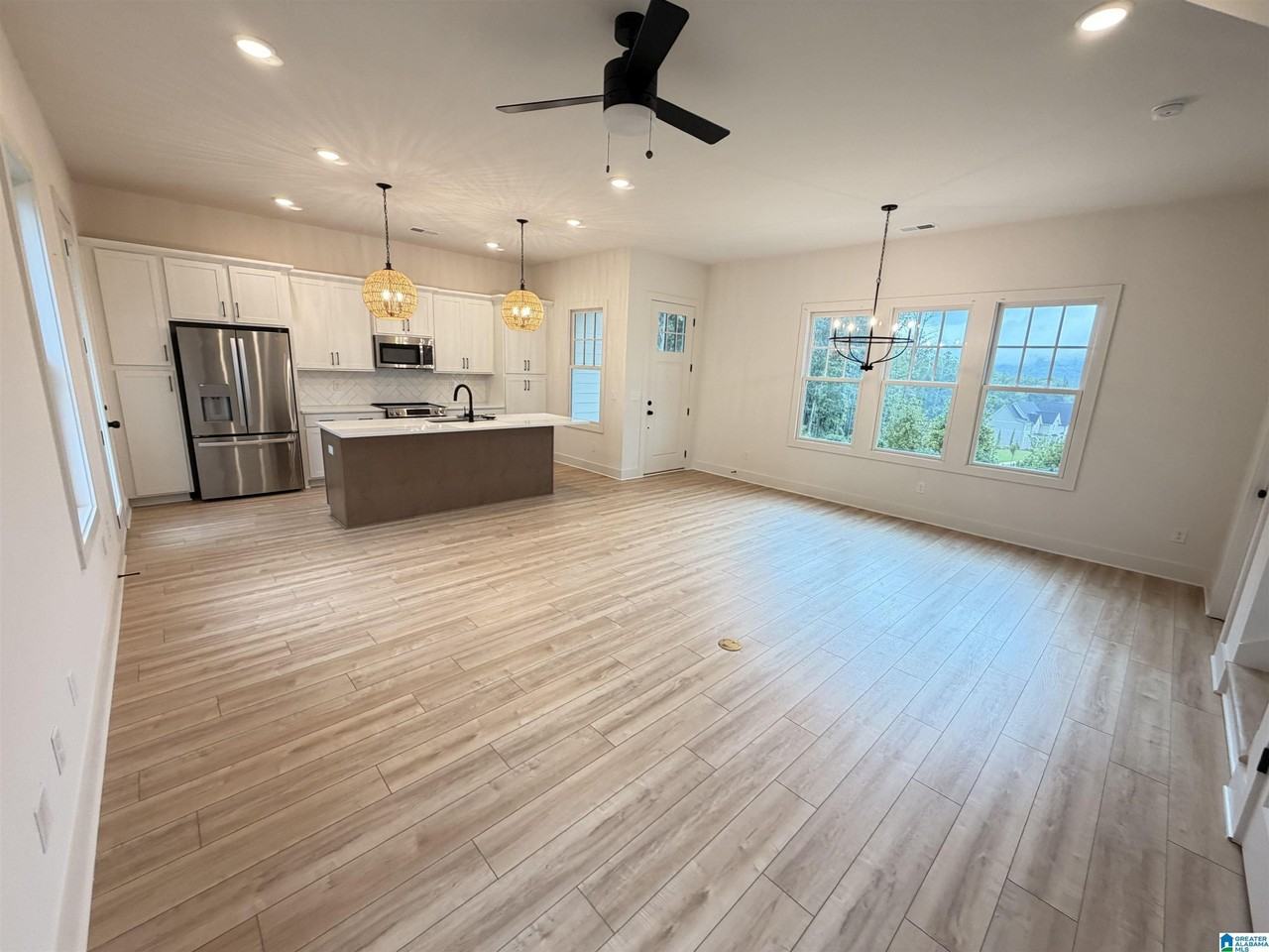 4739 Silas Ave - Photo 6 of 25