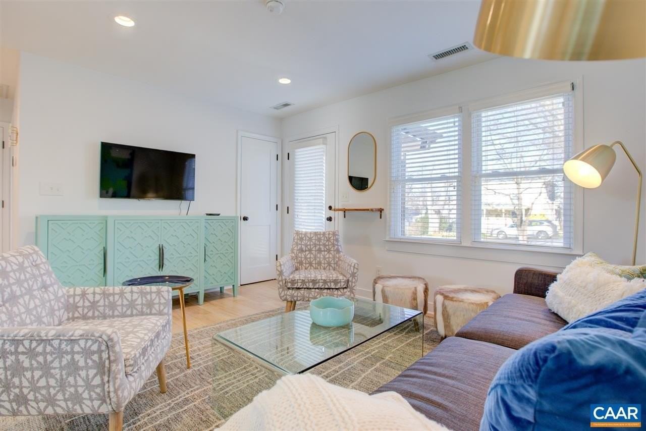 620 Belmont Ave - Photo 3 of 11