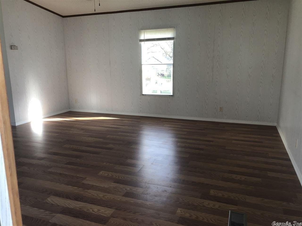127 N Walnut St - Photo 7 of 27