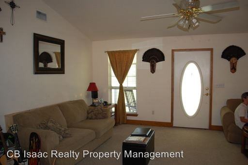 1207 Pine Cir - Photo 2 of 12