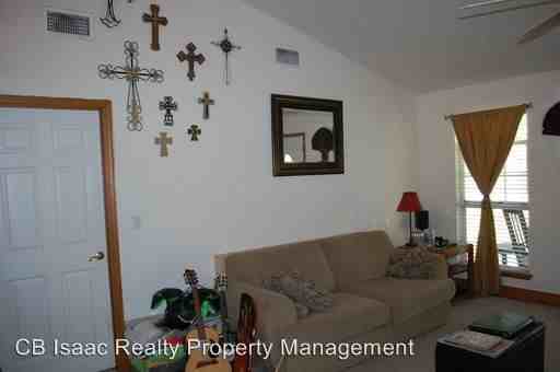 1207 Pine Cir - Photo 3 of 12