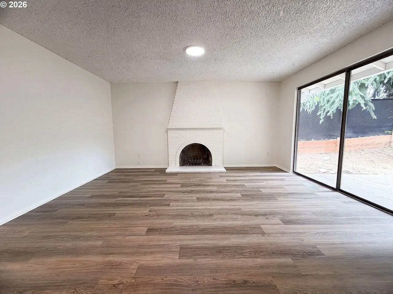 3755 Southwest 4th Street - Photo 5 of 11