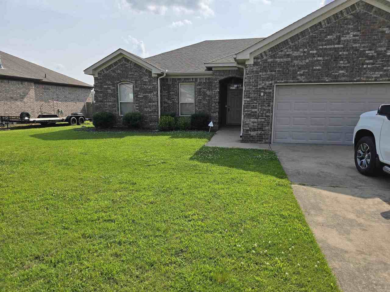 20 Stonehenge Dr - Photo 2 of 8