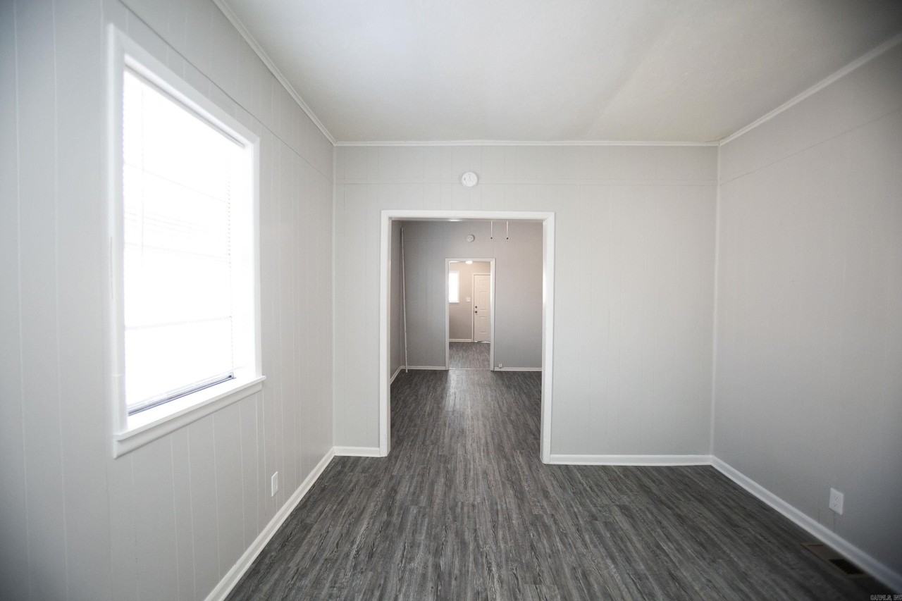 3119 S Izard St - Photo 2 of 16