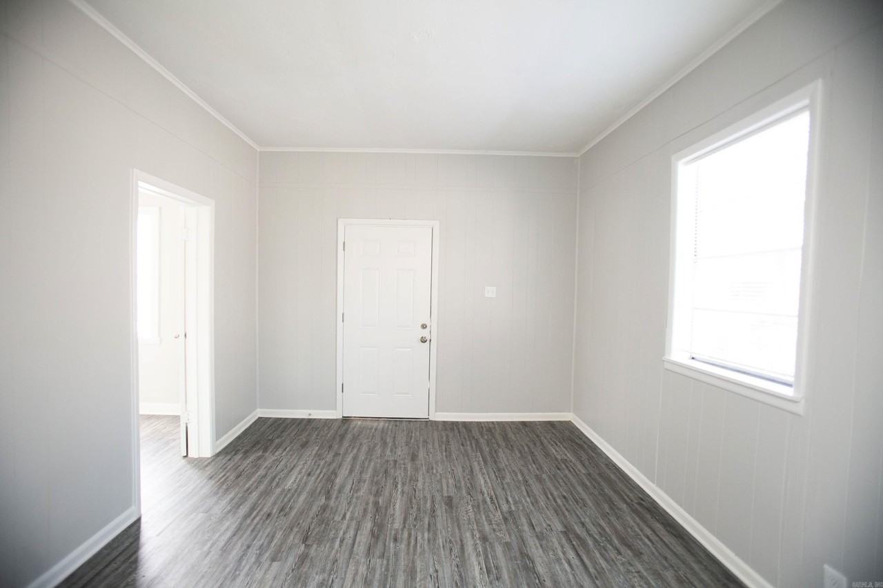 3119 S Izard St - Photo 3 of 16