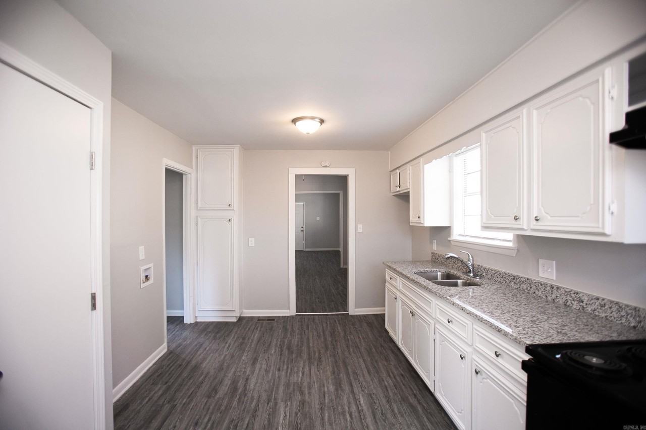 3119 S Izard St - Photo 5 of 16