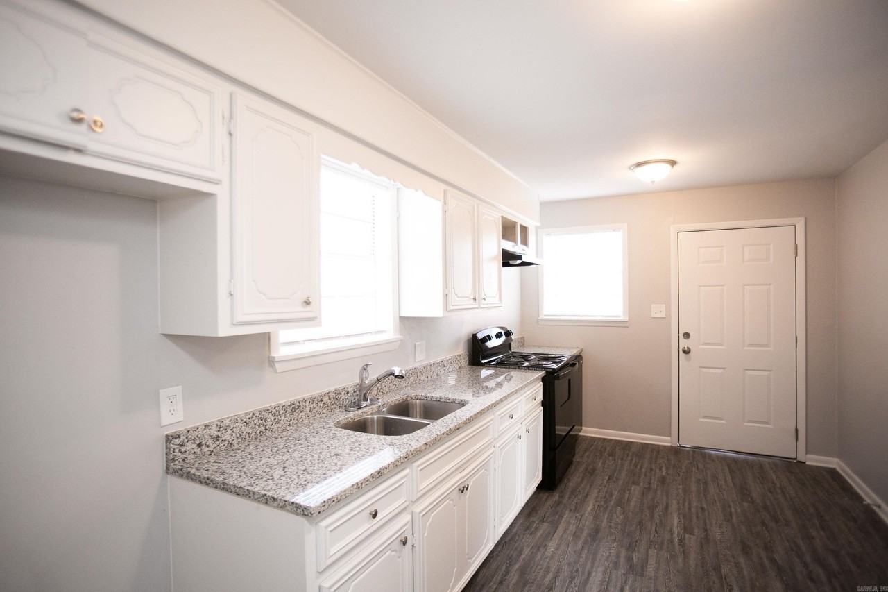 3119 S Izard St - Photo 7 of 16