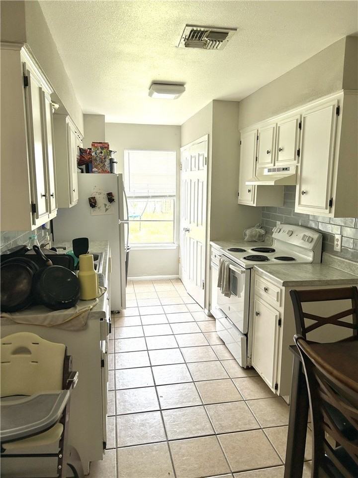 1608 Cimmarron St #B - Photo 2 of 11