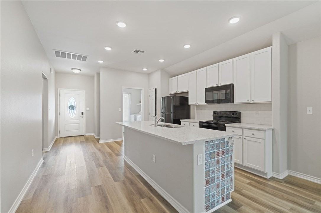 1941 Crestmont St - Photo 4 of 15