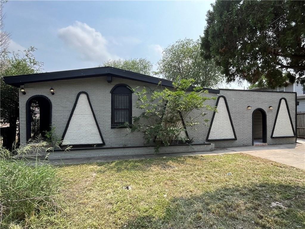 3309 Mahan Dr - Photo 2 of 35
