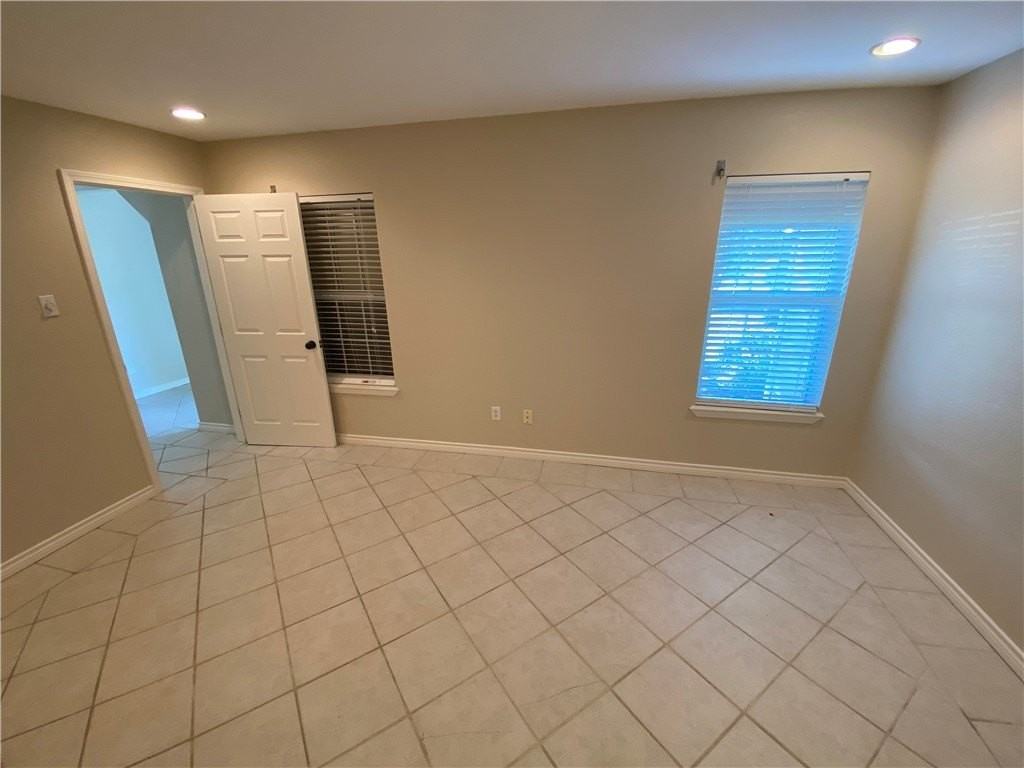 5621 Burton Ln - Photo 3 of 20