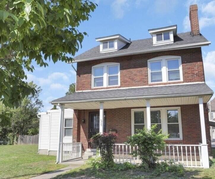 215 Martin Luther King Jr Blvd - Photo 2 of 50