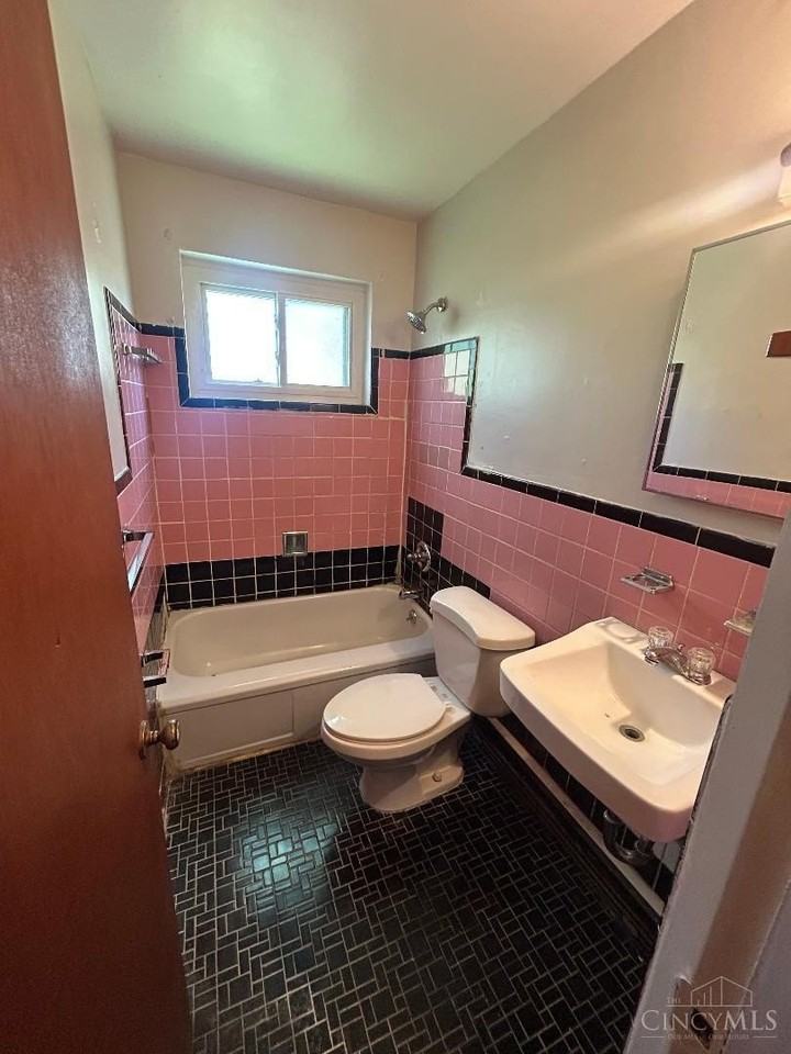 4104 Flower Ave #3 - Photo 5 of 15