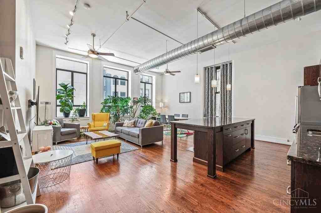 417 Vine St #302 - Photo 2 of 31