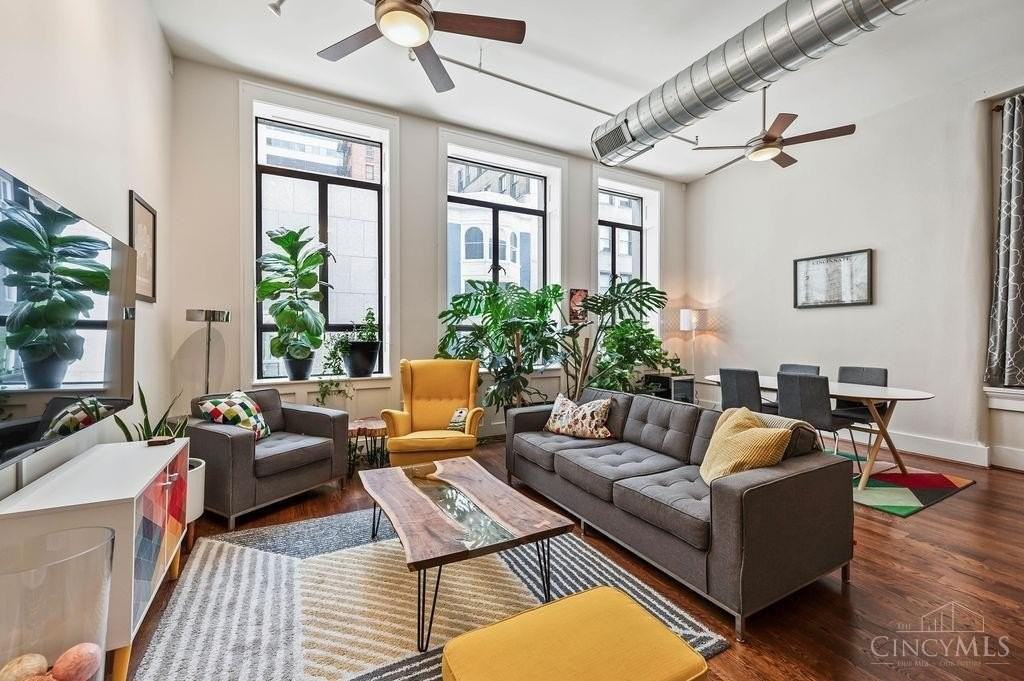 417 Vine St #302 - Photo 3 of 31