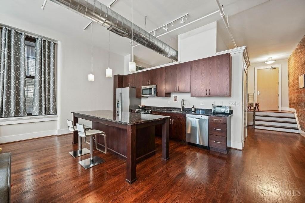 417 Vine St #302 - Photo 4 of 31