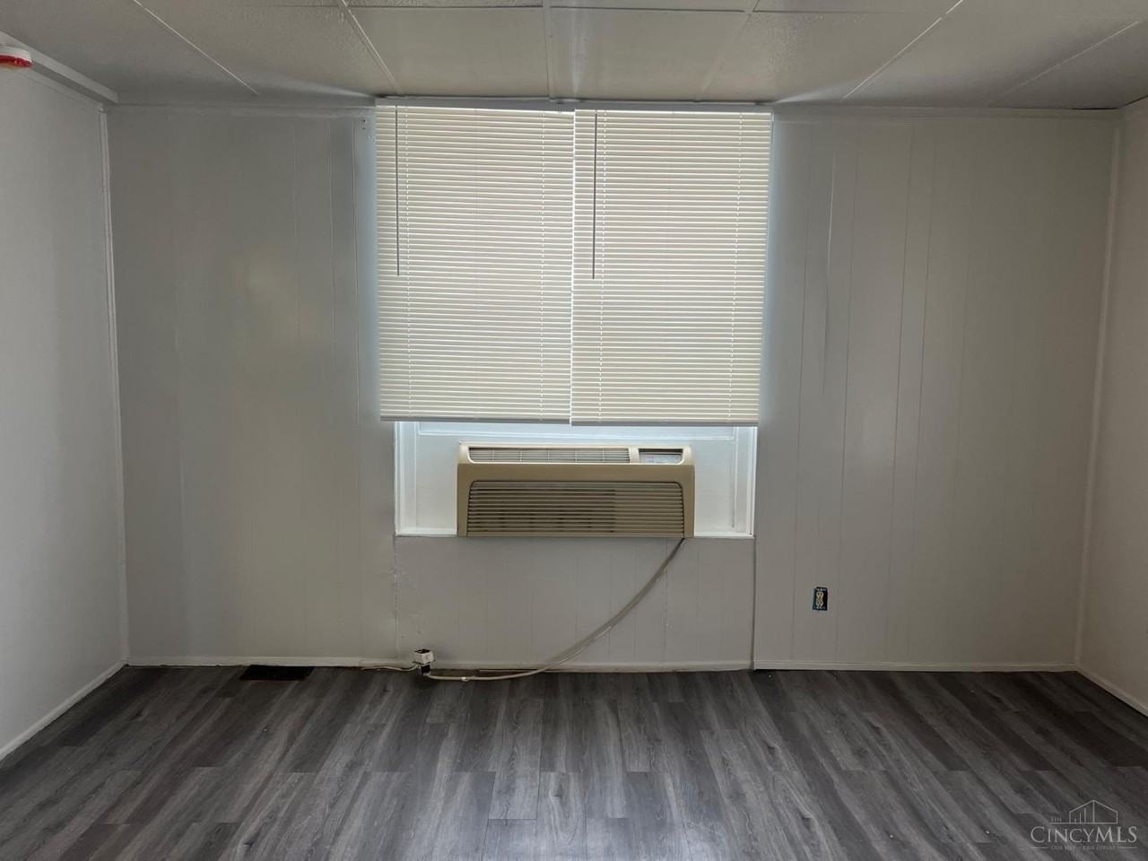 4401 Station Ave - Photo 3 of 5