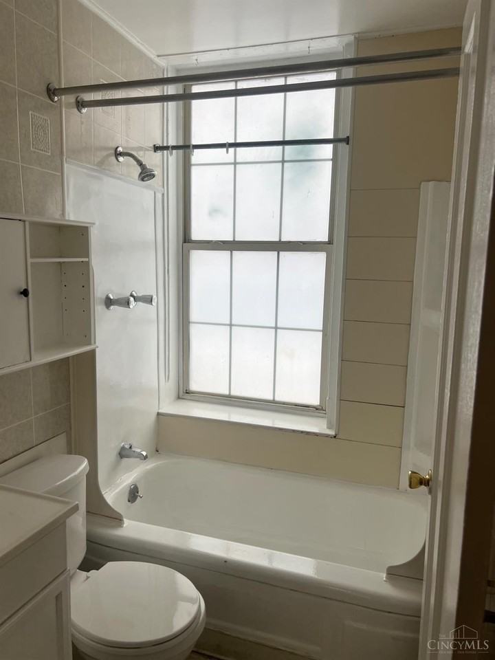 4401 Station Ave - Photo 4 of 5
