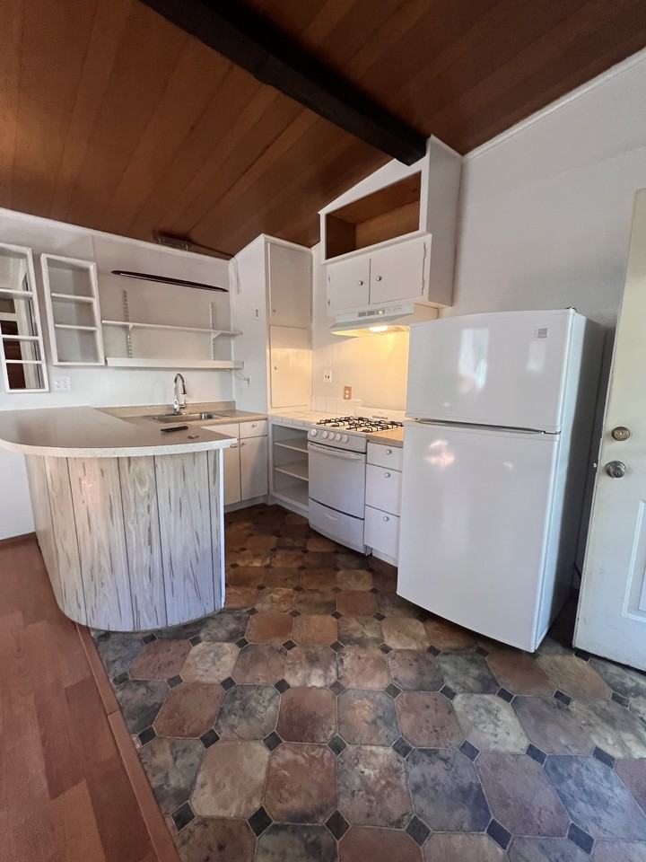 12524 Valley View Rd #1 - Photo 7 of 20