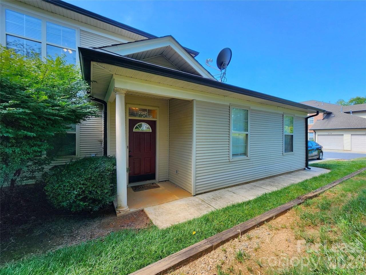 2342 Brendon Patrick Ct - Photo 2 of 20