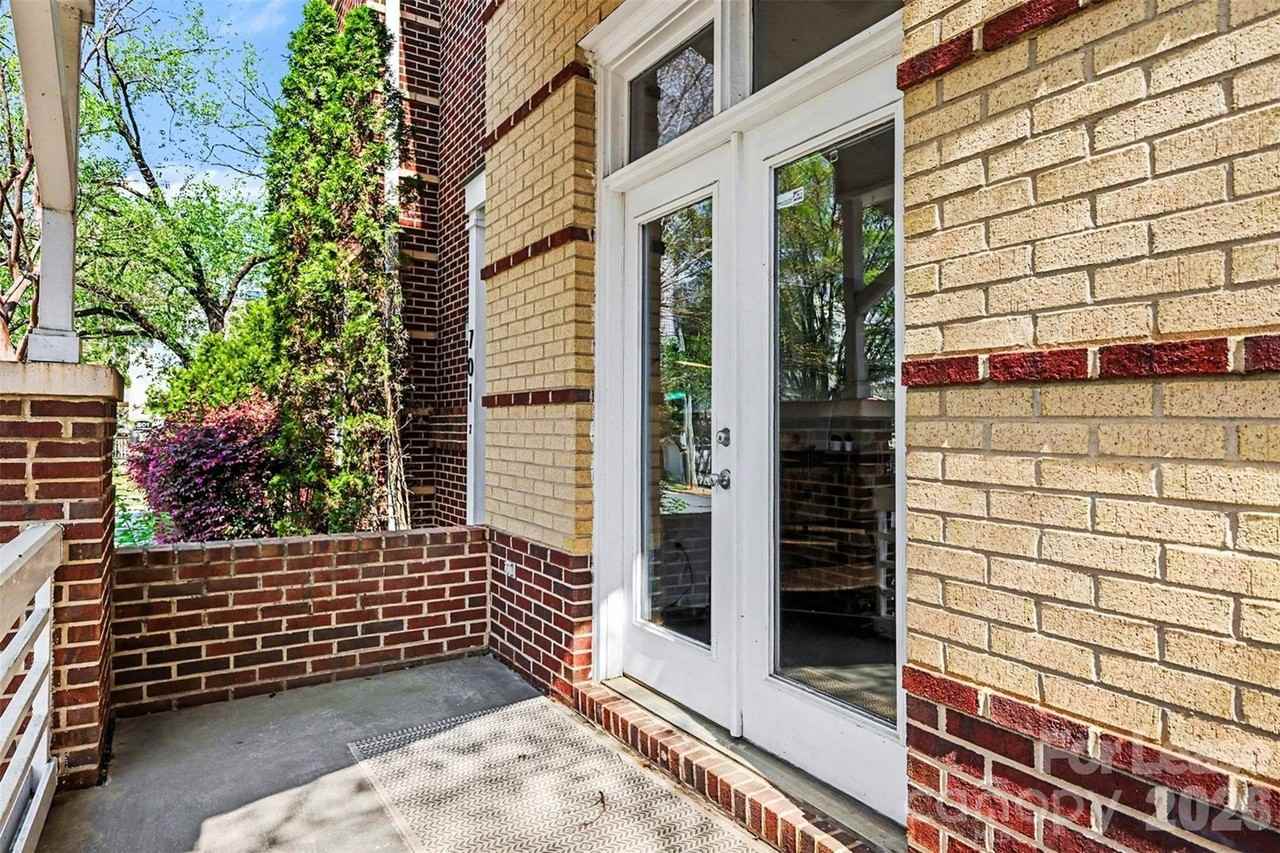703 E 8th St - Photo 6 of 31