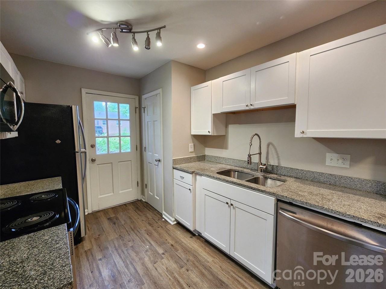 1531 E Liberty St - Photo 2 of 17