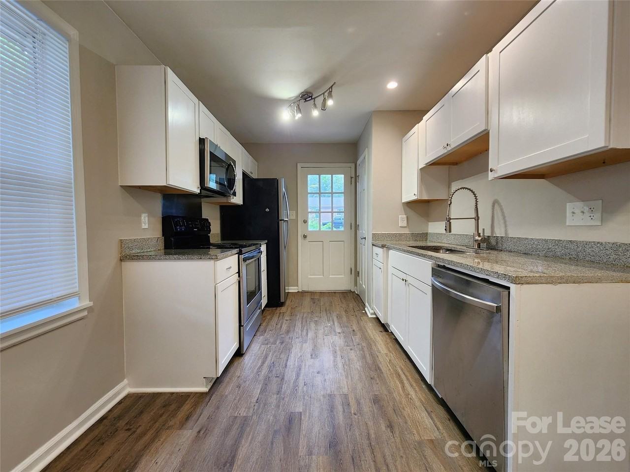 1531 E Liberty St - Photo 4 of 17