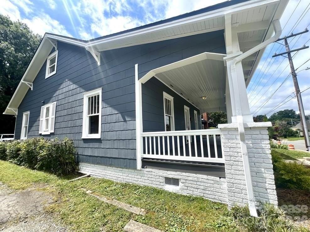 2125 Scott Ave - Photo 3 of 22