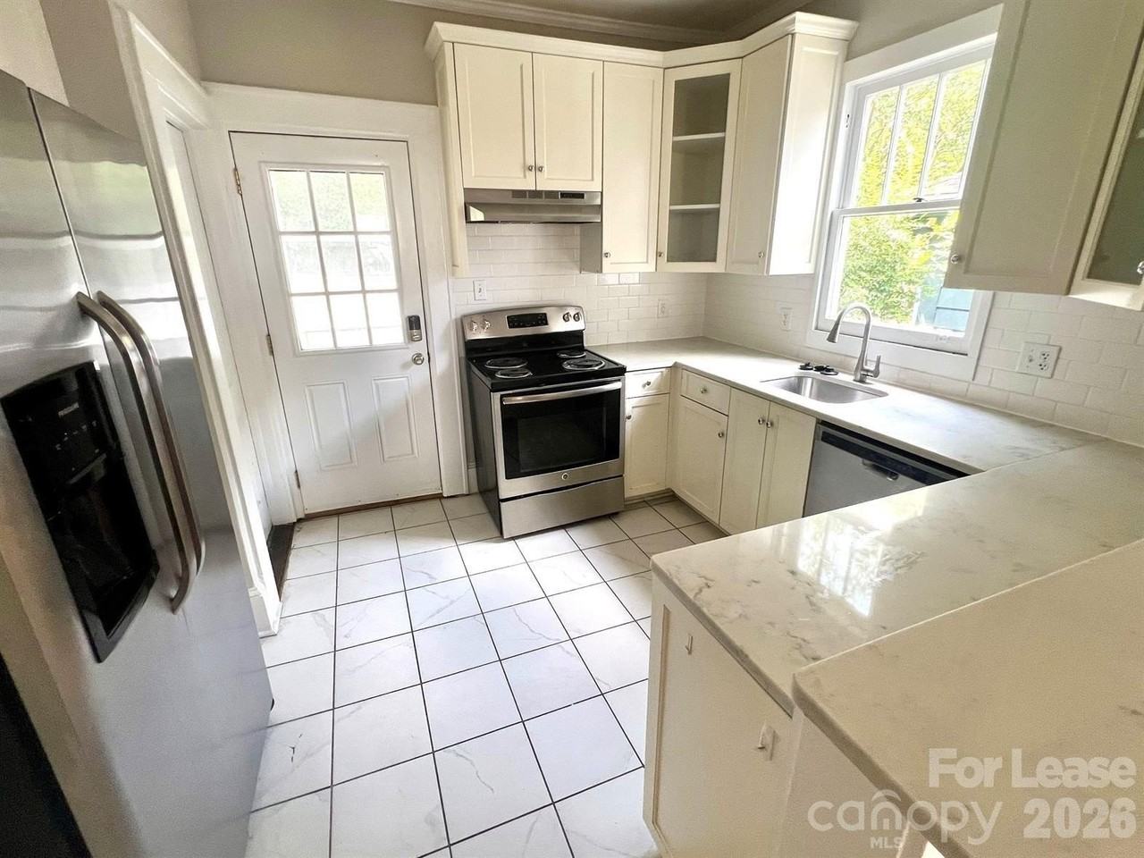 2125 Scott Ave - Photo 6 of 22