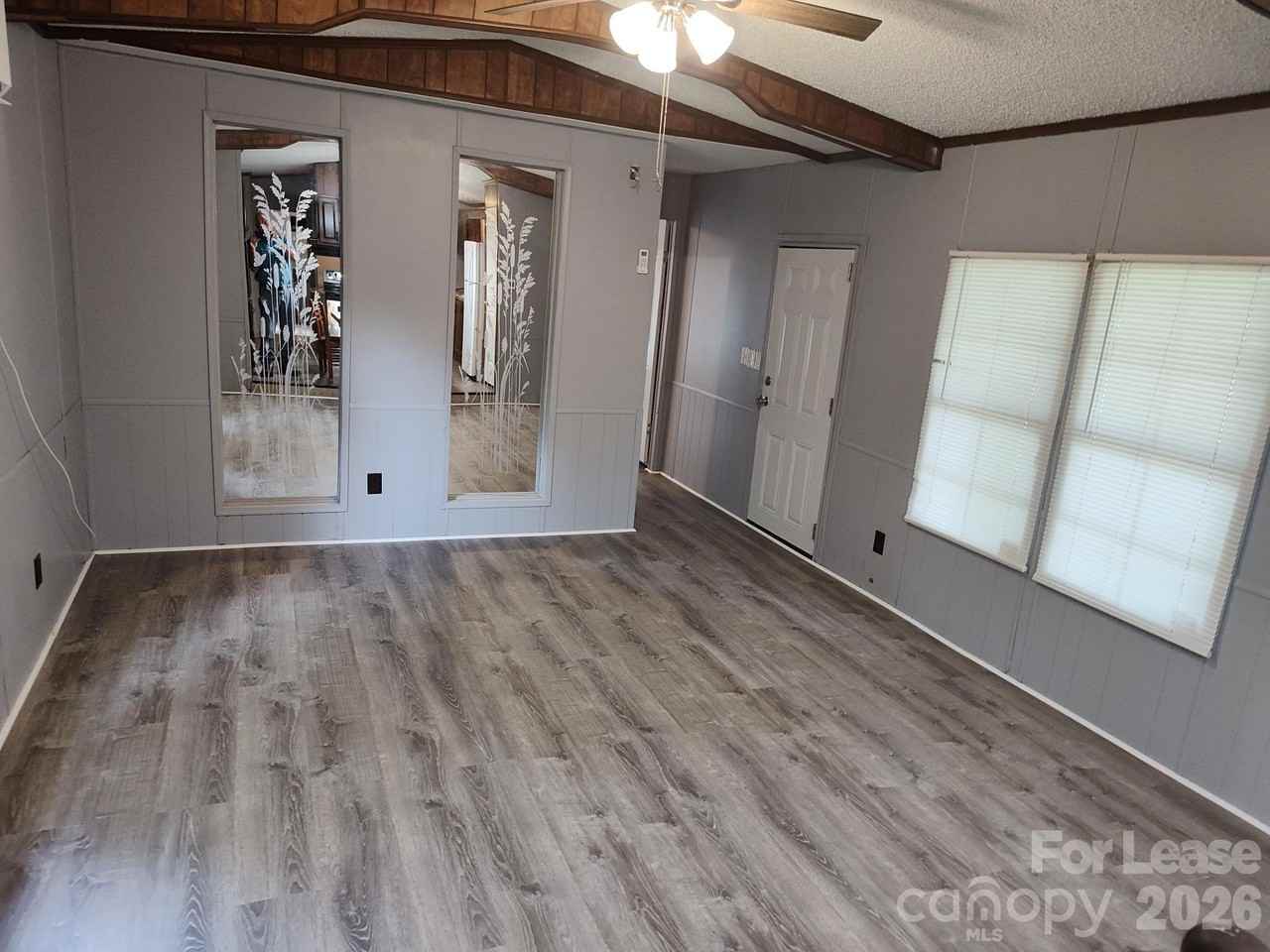 1024 Lindsay Dr - Photo 5 of 13