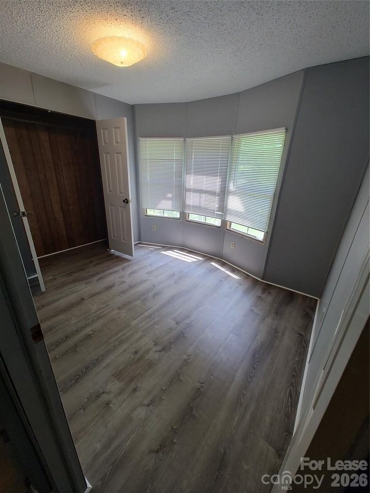 1024 Lindsay Dr - Photo 7 of 13