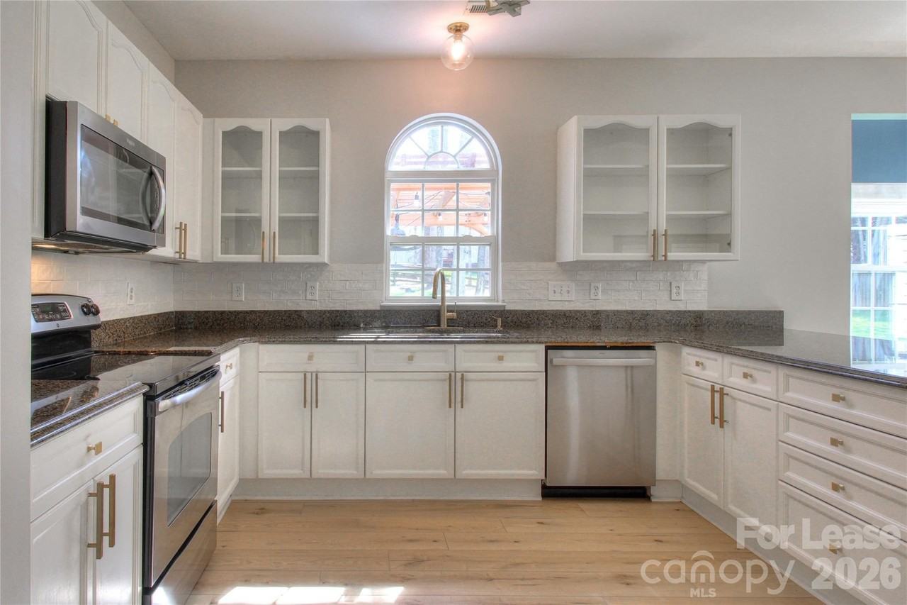 8414 Bampton Dr - Photo 2 of 33