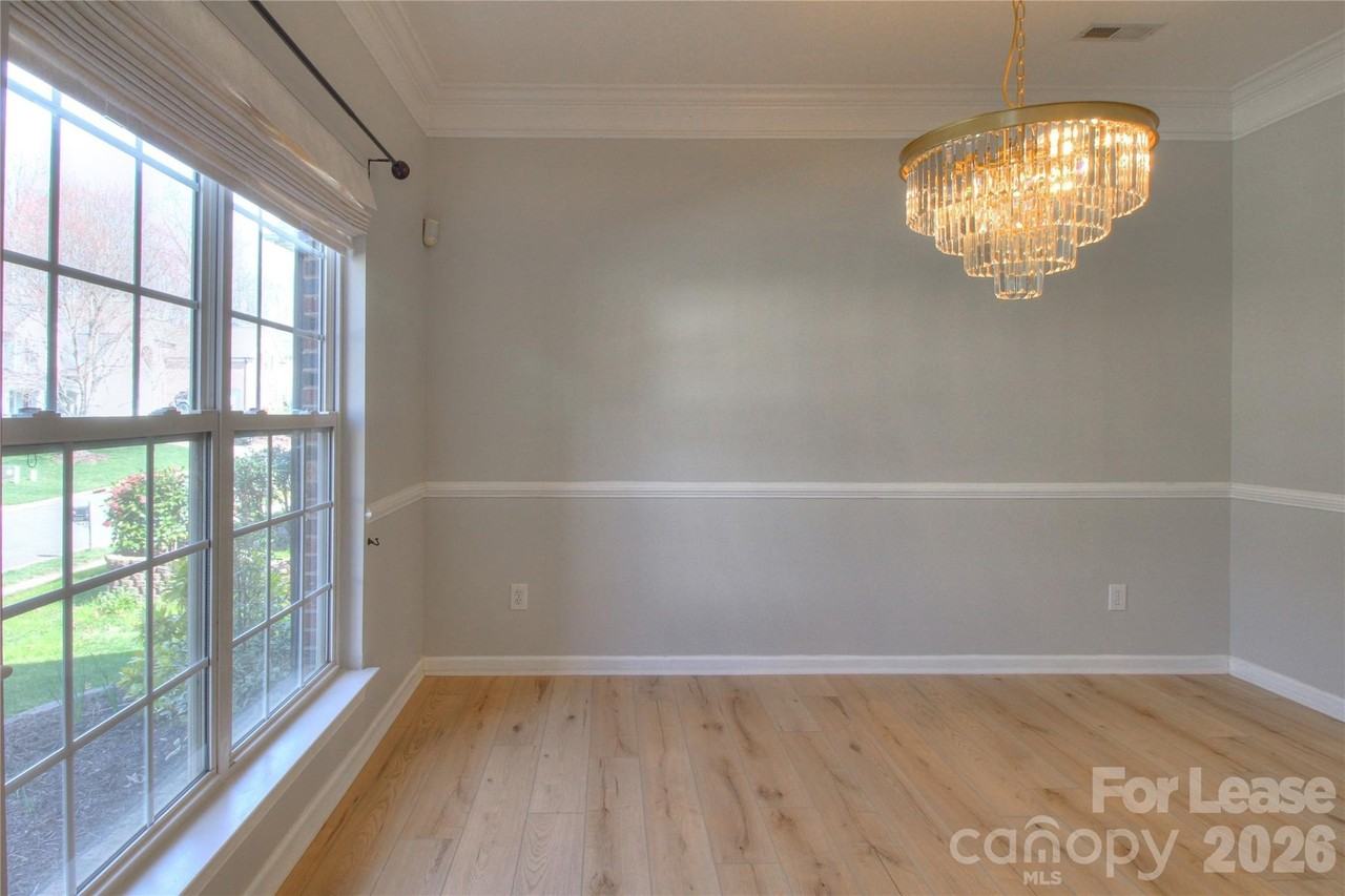 8414 Bampton Dr - Photo 5 of 33