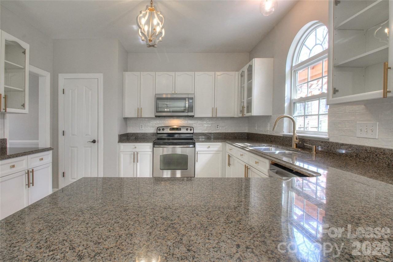 8414 Bampton Dr - Photo 6 of 33