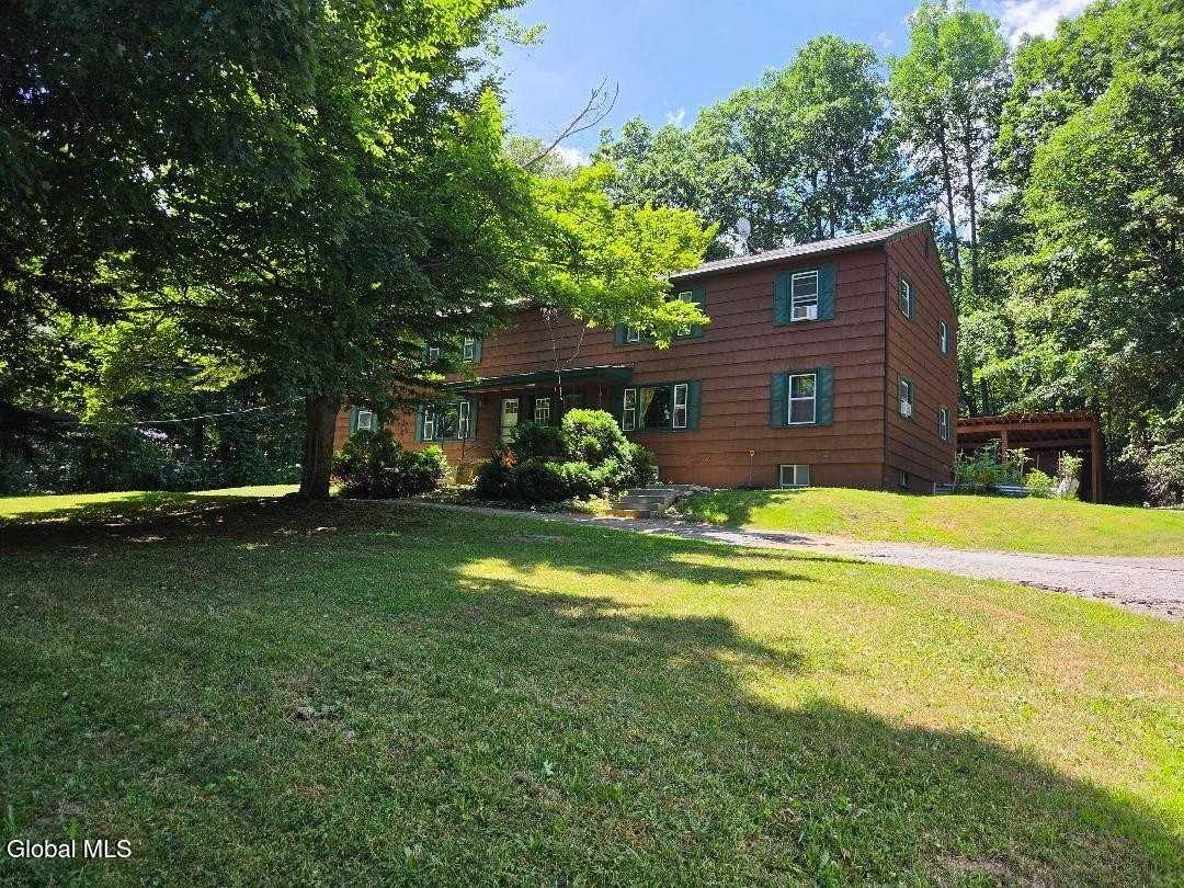 79 Middle Rd #D