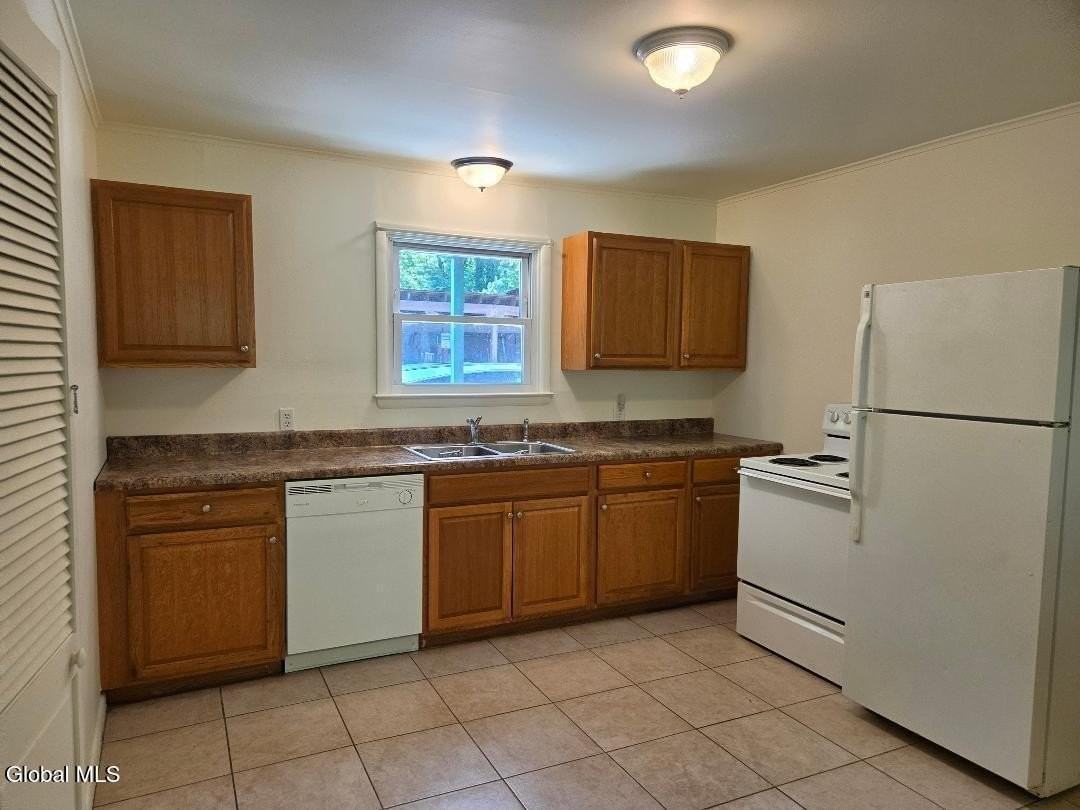 79 Middle Rd #D - Photo 4 of 5