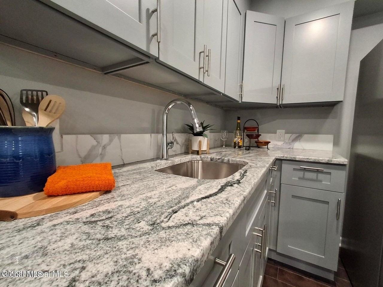 98 Congress St #2 - Photo 5 of 30