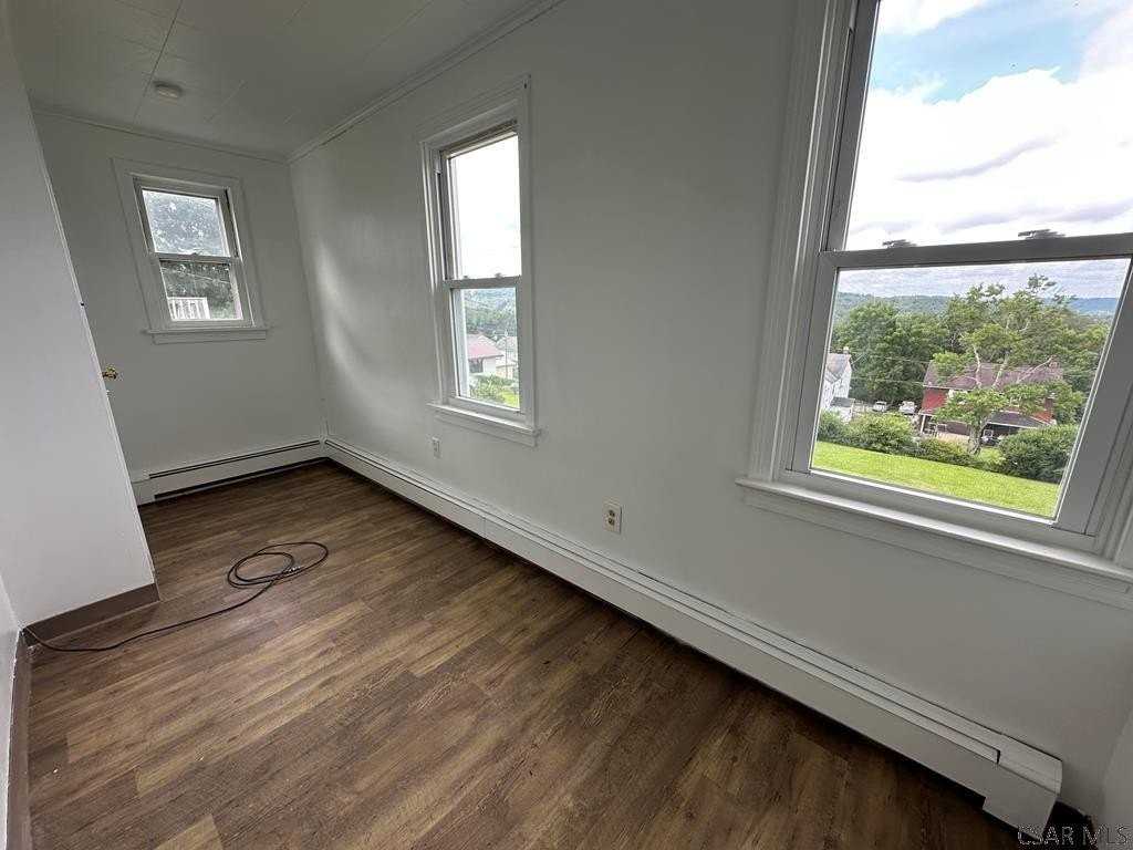 504 1st St - Photo 5 of 13