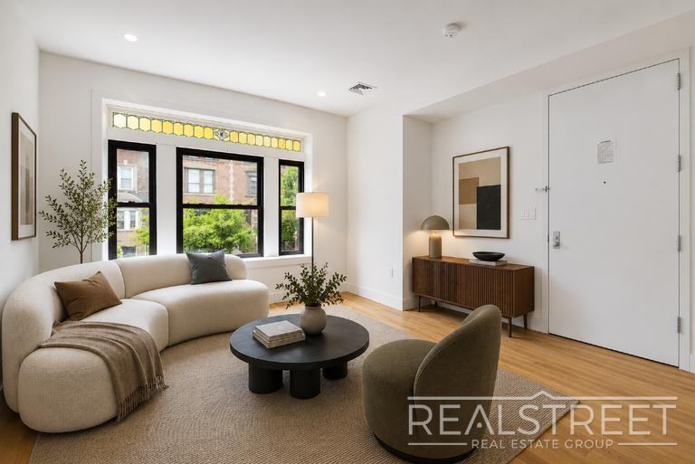 15 Hampton Pl - Photo 2 of 9