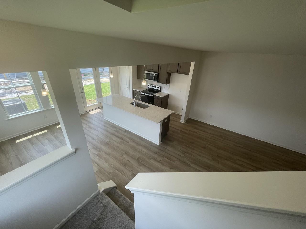 440 Trotters Ln - Photo 3 of 4