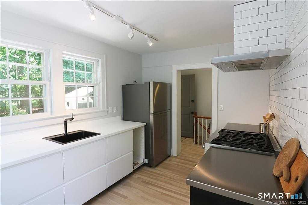 126 Morningside Dr S - Photo 6 of 29