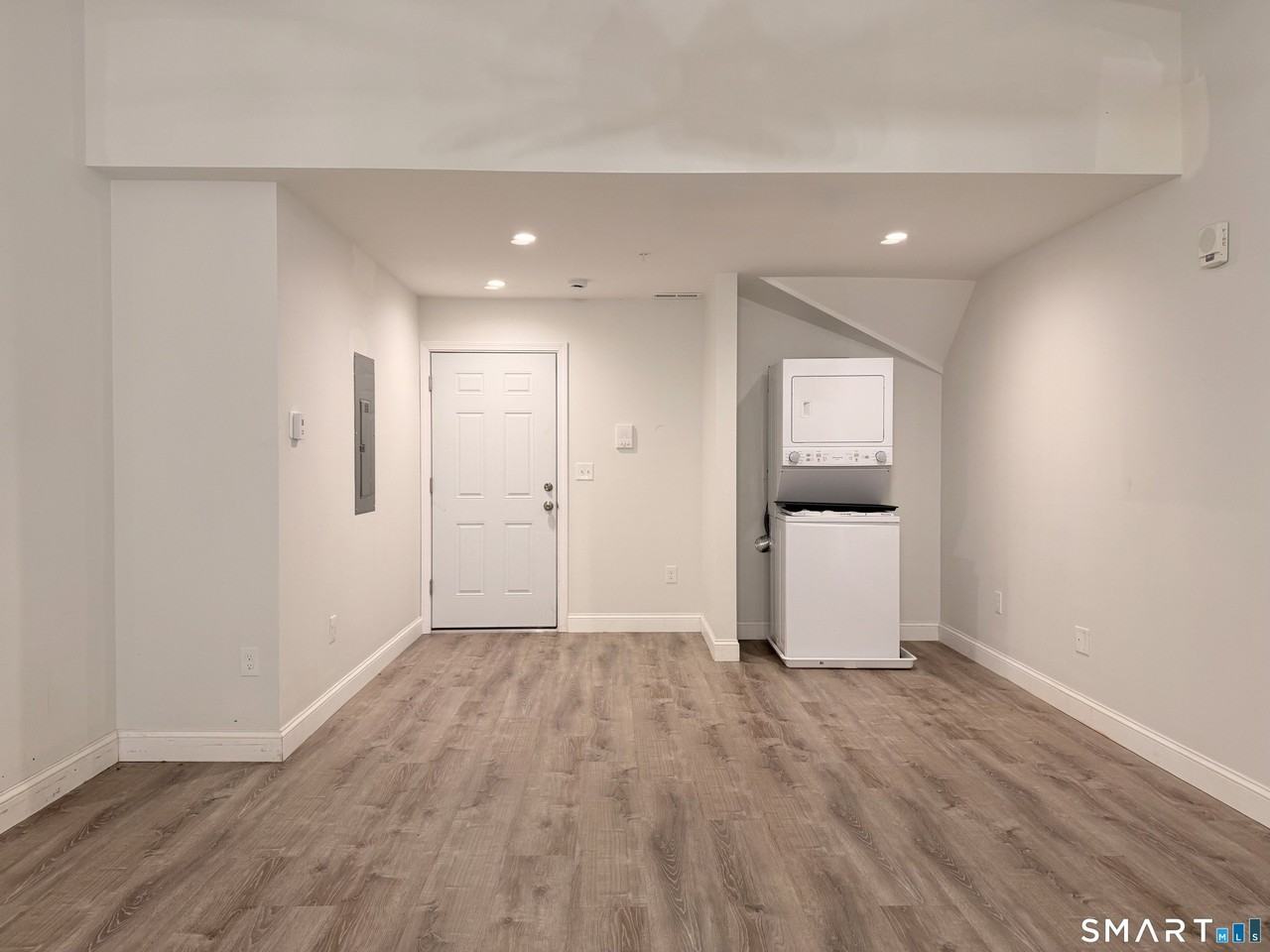1085 Whalley Ave #11 - Photo 4 of 11