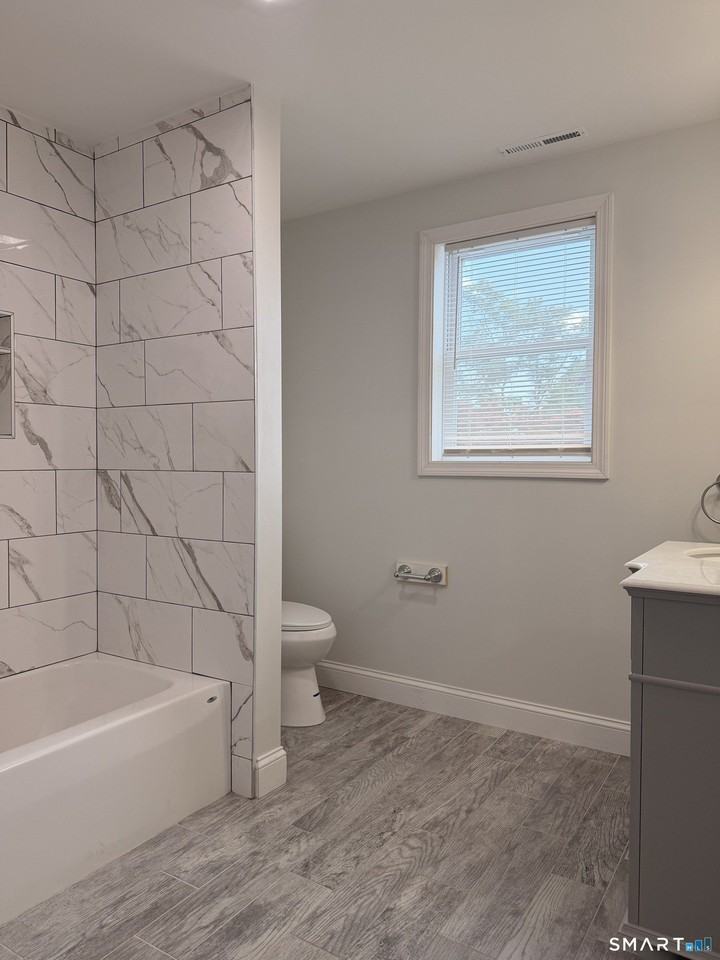 1085 Whalley Ave #11 - Photo 7 of 11