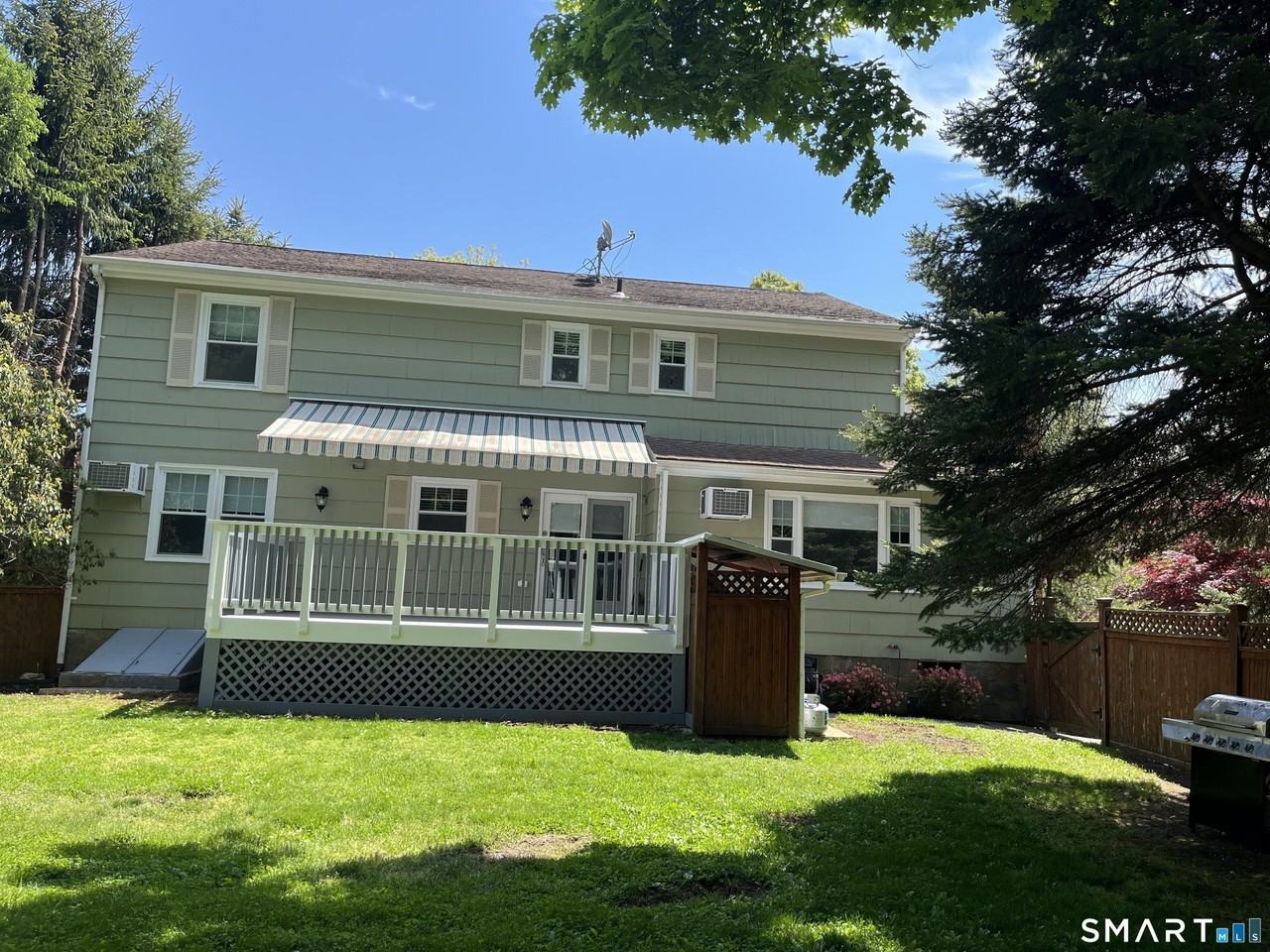 476 Wilson St - Photo 4 of 22