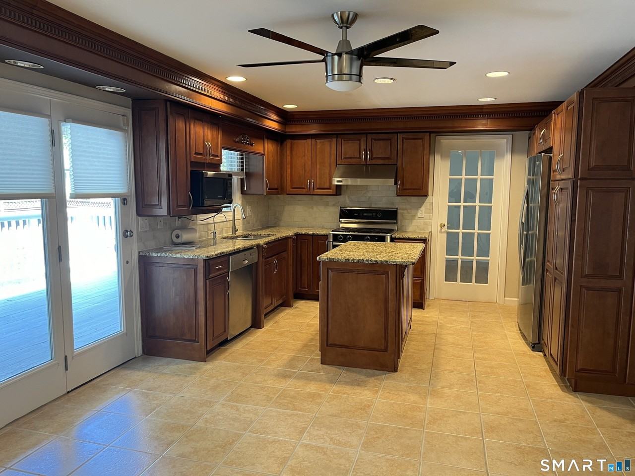 476 Wilson St - Photo 7 of 22